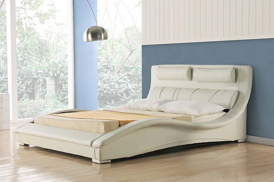 1840 Pat tapitat din piele cu design curbat clasic