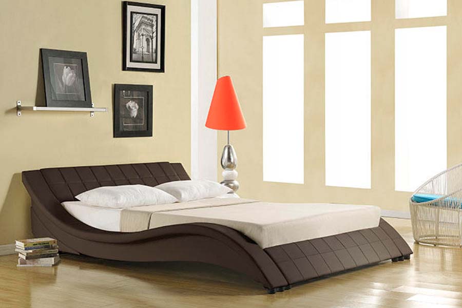 1840 Pat tapitat din piele cu design curbat clasic